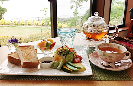 ハーブティーとお食事プレート